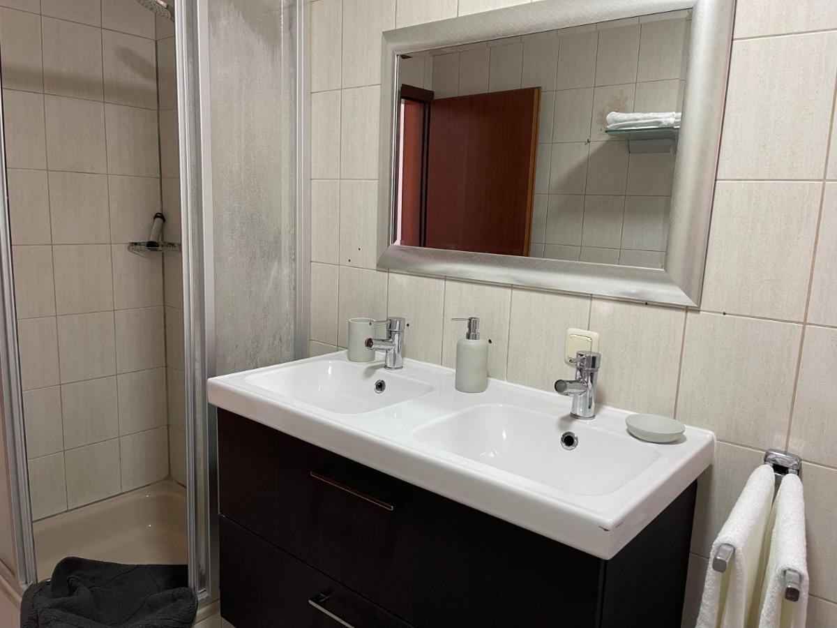 Helle Zwei-Zimmer-Stadt-Wohnung Am Bismarkplatz Mit Tiefgarage Landshut Ngoại thất bức ảnh
